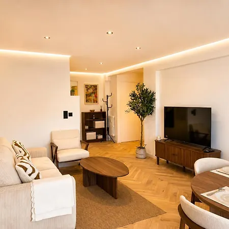Modern 2-bedroom - Walk To & Old Town 公寓 昂蒂布