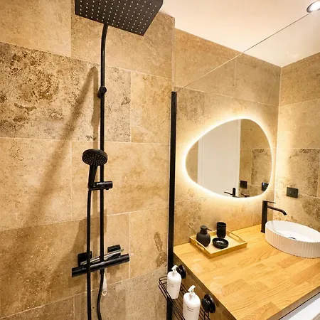 Modern 2-bedroom - Walk To & Old Town Lejlighed
